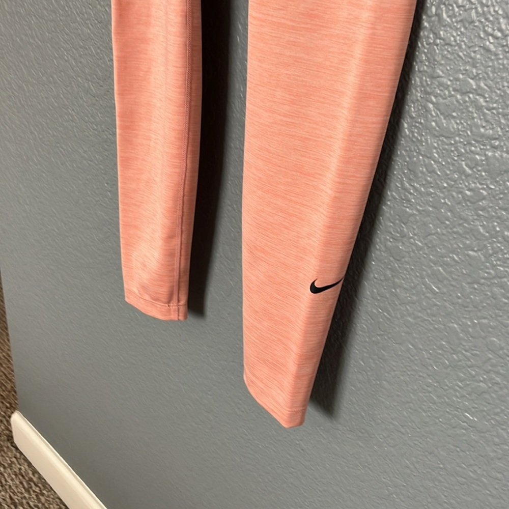 Nike// Peach Leggings Size small - Picture 4 of 12